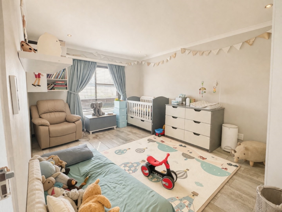 4 Bedroom Property for Sale in Flamingo Vlei Western Cape